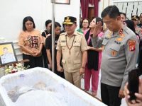 Gubernur Kalteng dan Kapolda melayat ke rumah duka Aiptu Anumerta Yudhie di Kasongan.