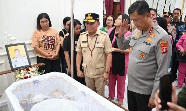 Gubernur Kalteng dan Kapolda melayat ke rumah duka Aiptu Anumerta Yudhie di Kasongan.
