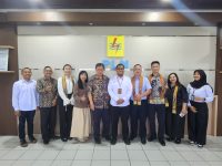 Perwakilan HNAC Technology memaparkan solusi teknologi modern untuk PLN dan PDAM Palangka Raya.