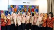 DWP RSUD Doris Sylvanus mengunjungi Kriya Batik Benang Bintik Paramitha di Palangka Raya.