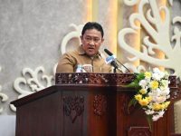 Wakil Gubernur Kalimantan Tengah Edy Pratowo menyampaikan jawaban Gubernur dalam Rapat Paripurna DPRD Kalteng.