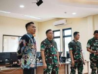 Pangdam meninjau Pusdalops BPB-PK Kalteng untuk memperkuat pemantauan digital karhutla.
