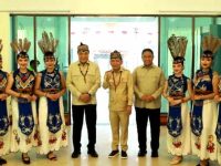 Gubernur Agustiar Sabran menyambut Menkopolkam RI sebelum meninjau Posko Karhutla Tumbang Nusa di Kalimantan Tengah.