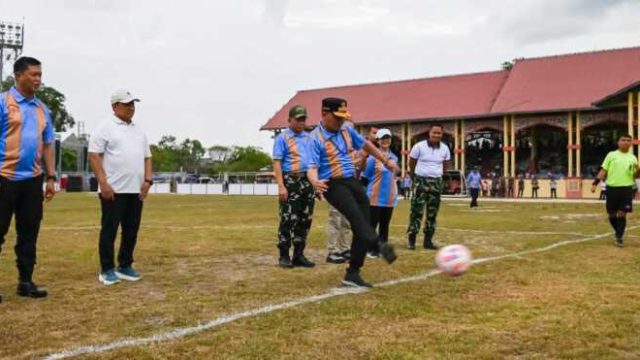 Gubernur Agustiar Sabran membuka Gubernur Cup Road to Pangdam XXII/Tambun Bungai di Stadion Mantikei Palangka Raya.